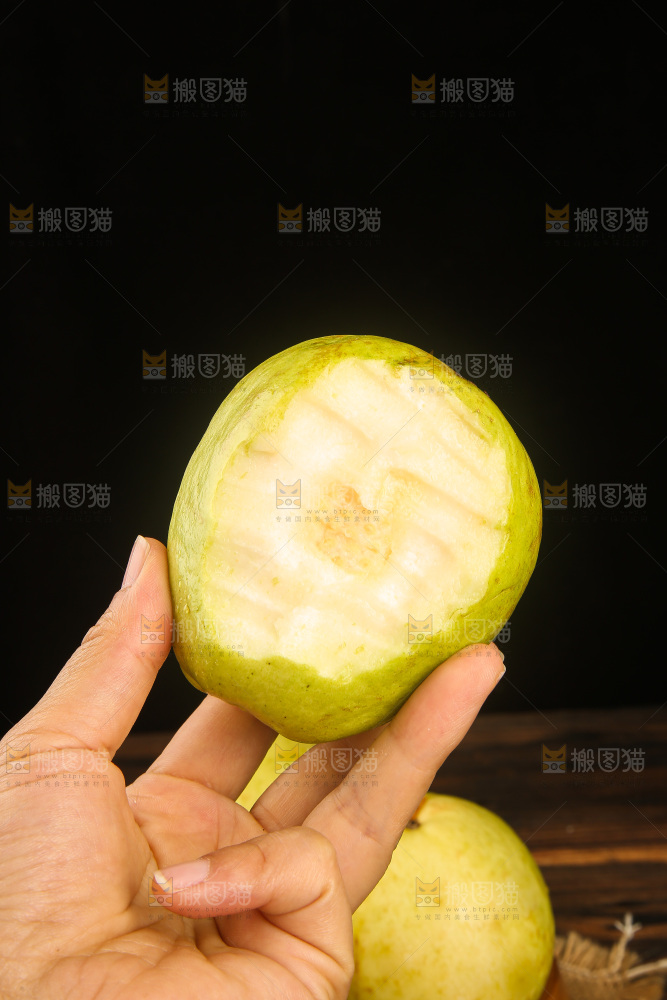 深底上的奶油芭乐