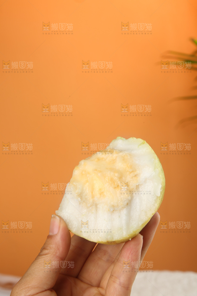 浅底上的奶油芭乐