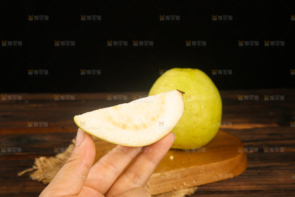 深底上的奶油芭乐