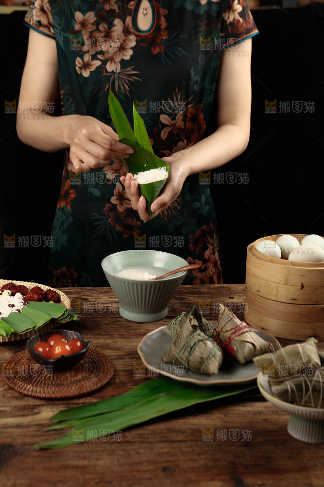 深底上的咸蛋黄棕