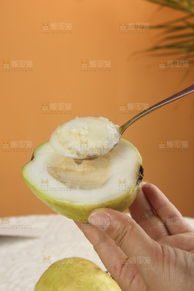 浅底上的奶油芭乐