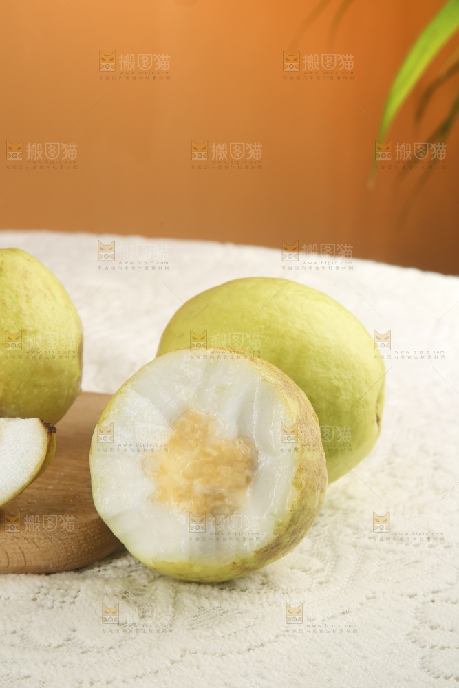 浅底上的奶油芭乐