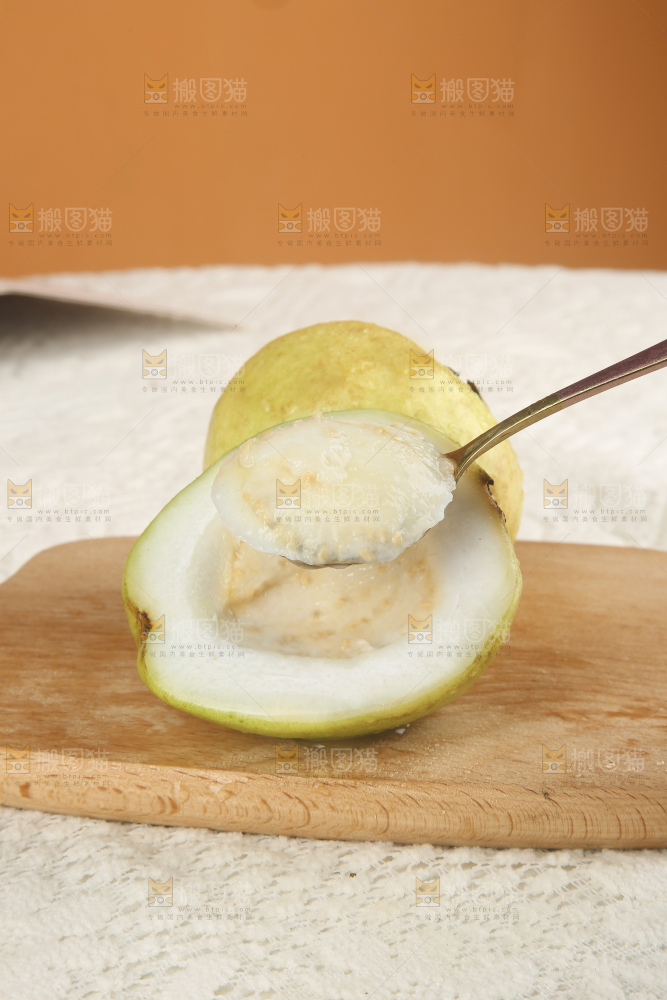 浅底上的奶油芭乐