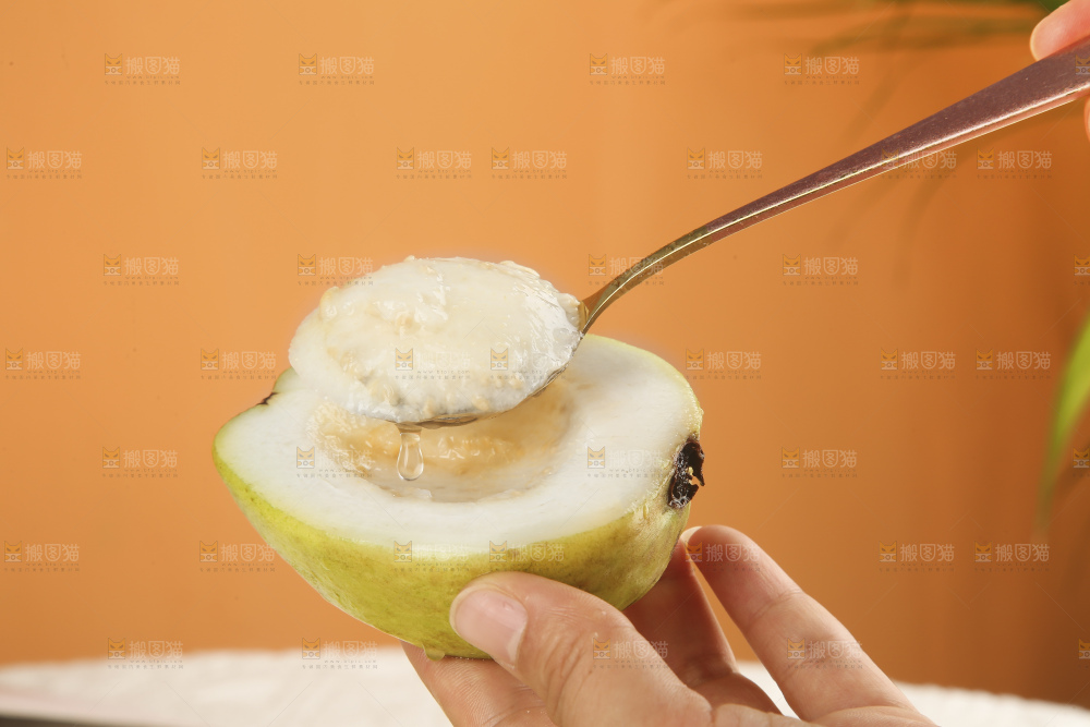 浅底上的奶油芭乐