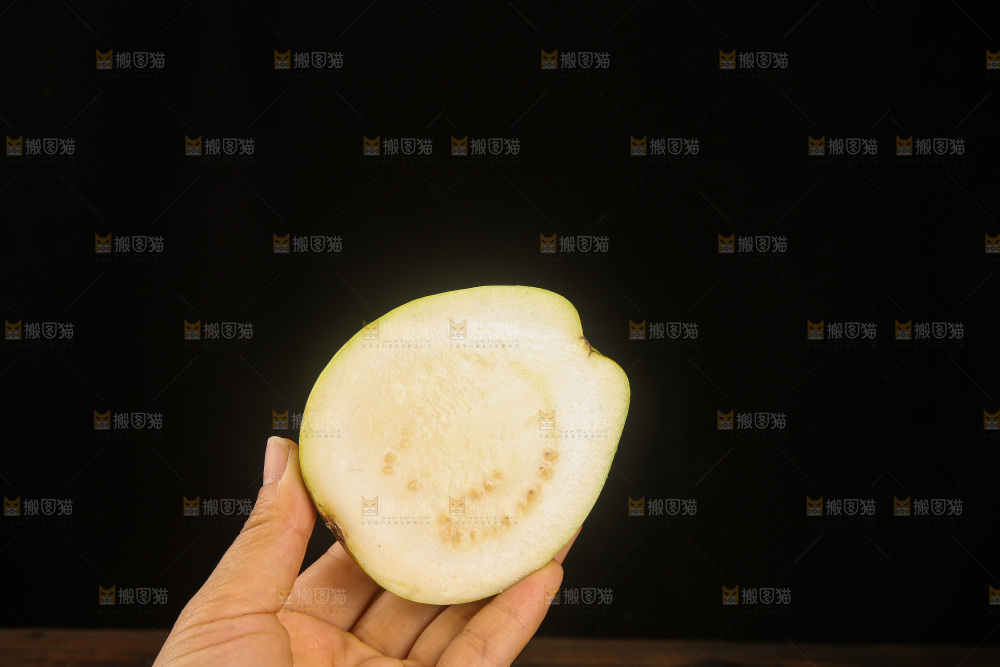 深底上的奶油芭乐