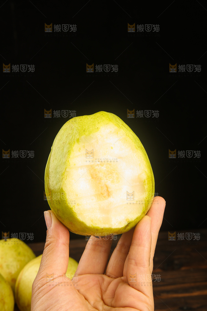 深底上的奶油芭乐