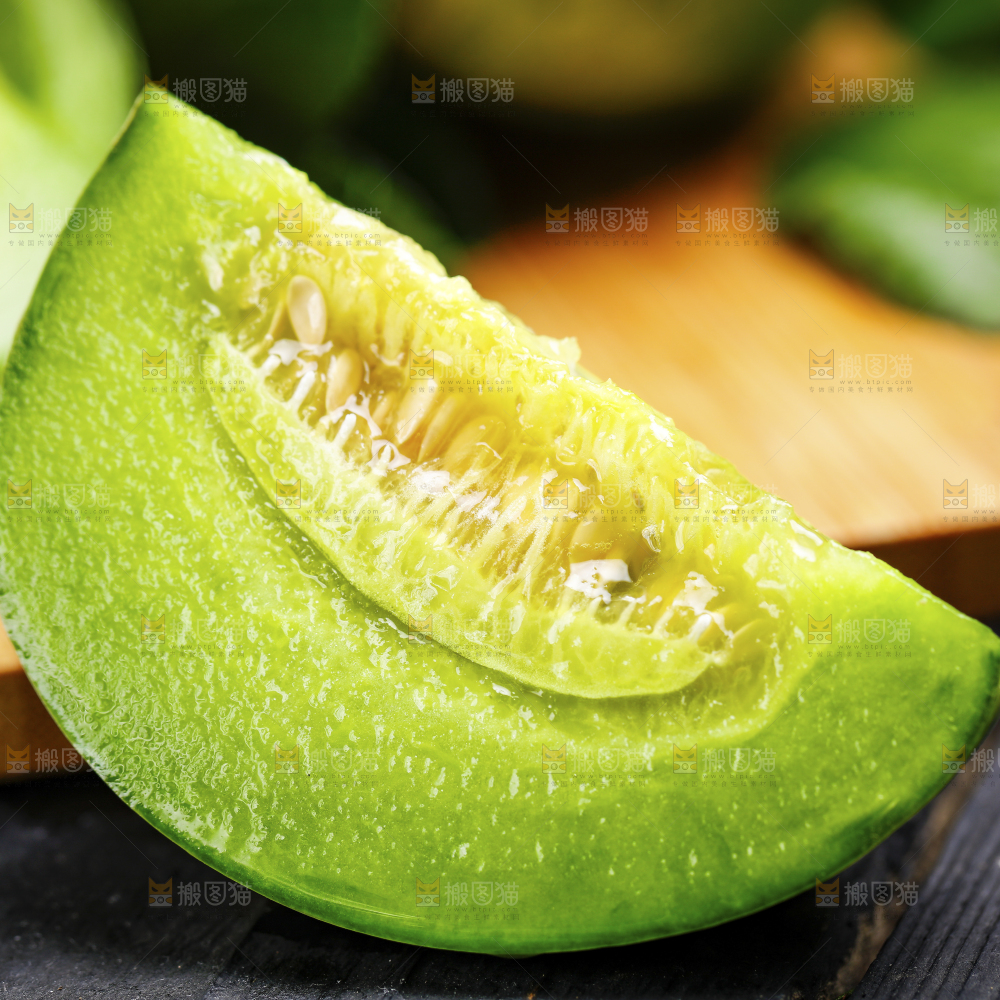 深底上的绿宝石甜瓜