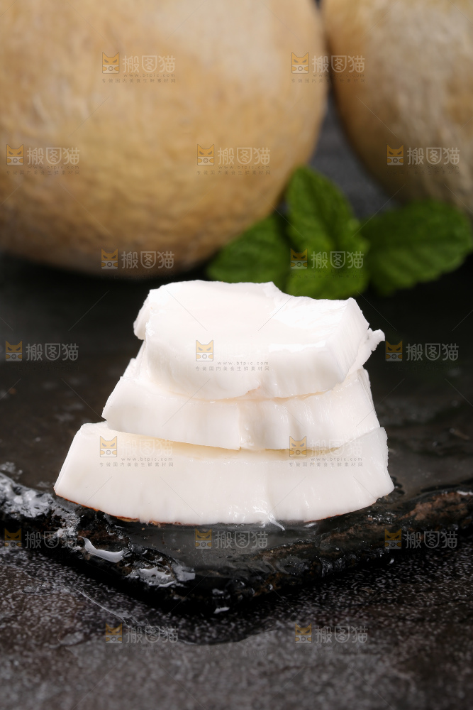 深底上的牛奶椰皇