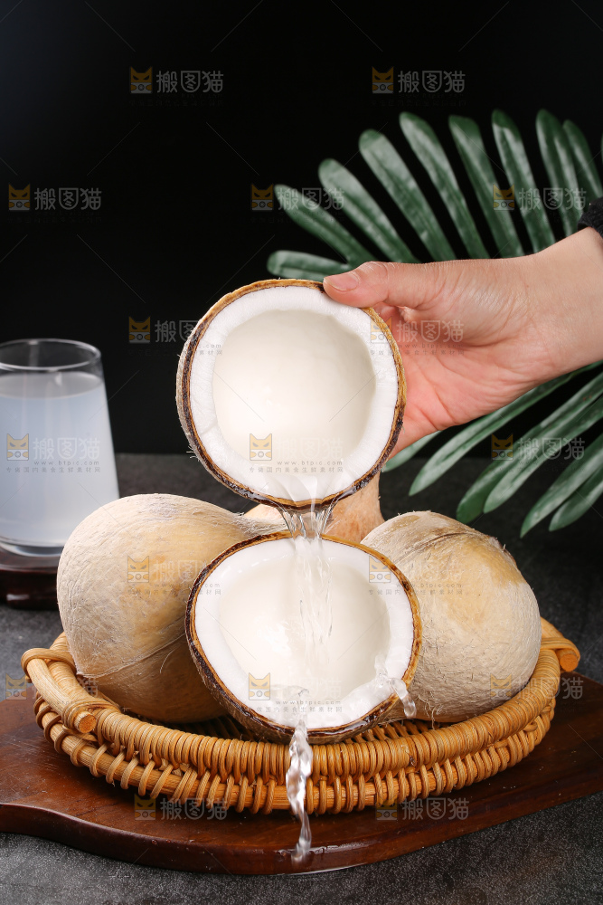 深底上的牛奶椰皇