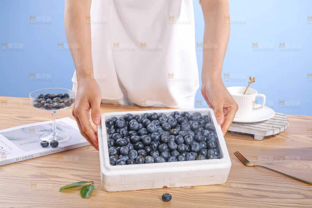 浅底上的怡颗莓