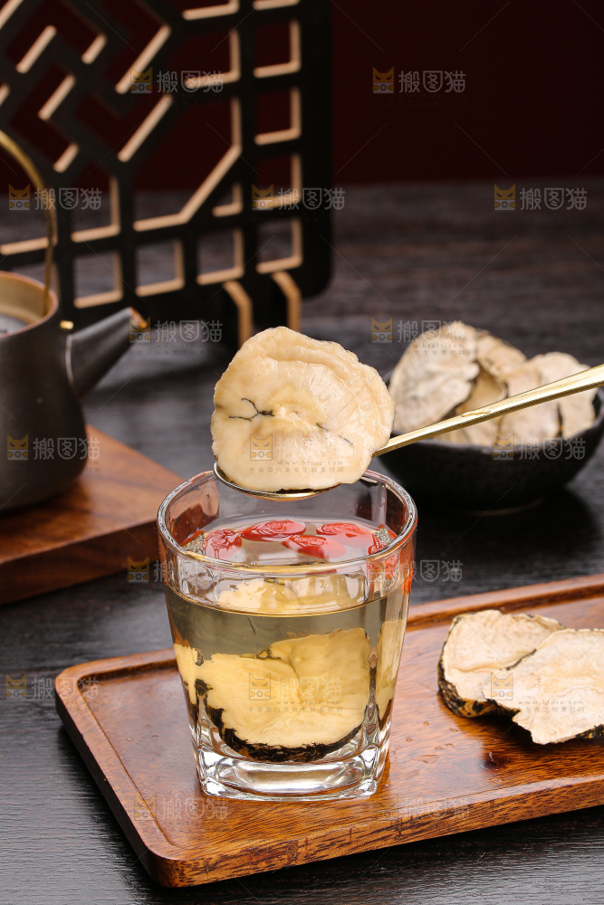 杯子里的玛卡枸杞茶