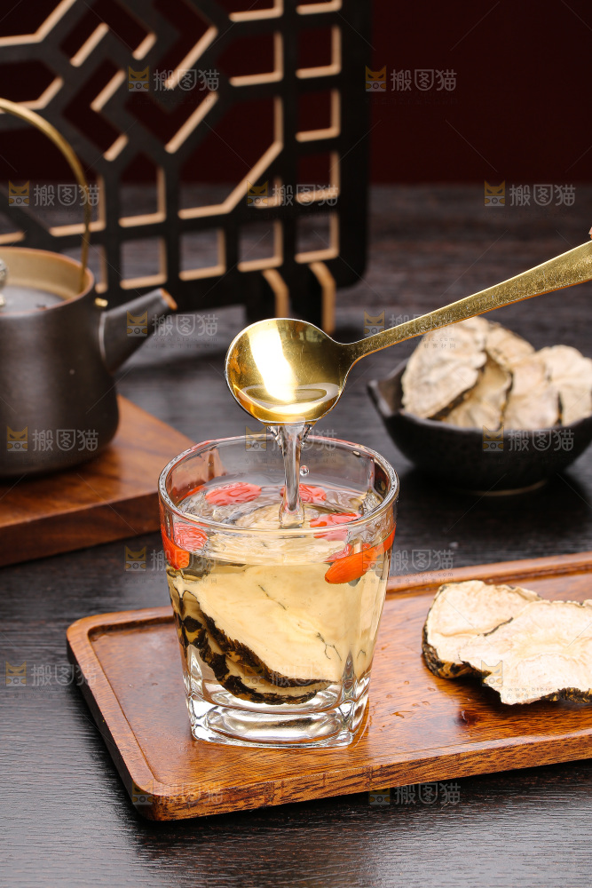 杯子里的玛卡枸杞茶