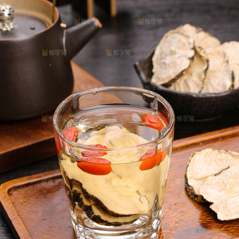 杯子里的玛卡枸杞茶