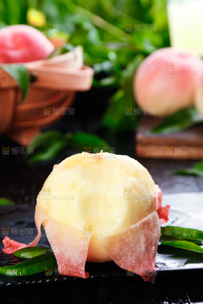 深底上的现摘水蜜桃