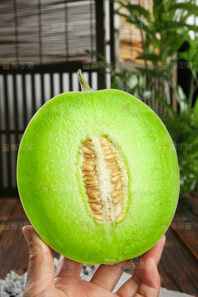 木底上的玉菇甜瓜
