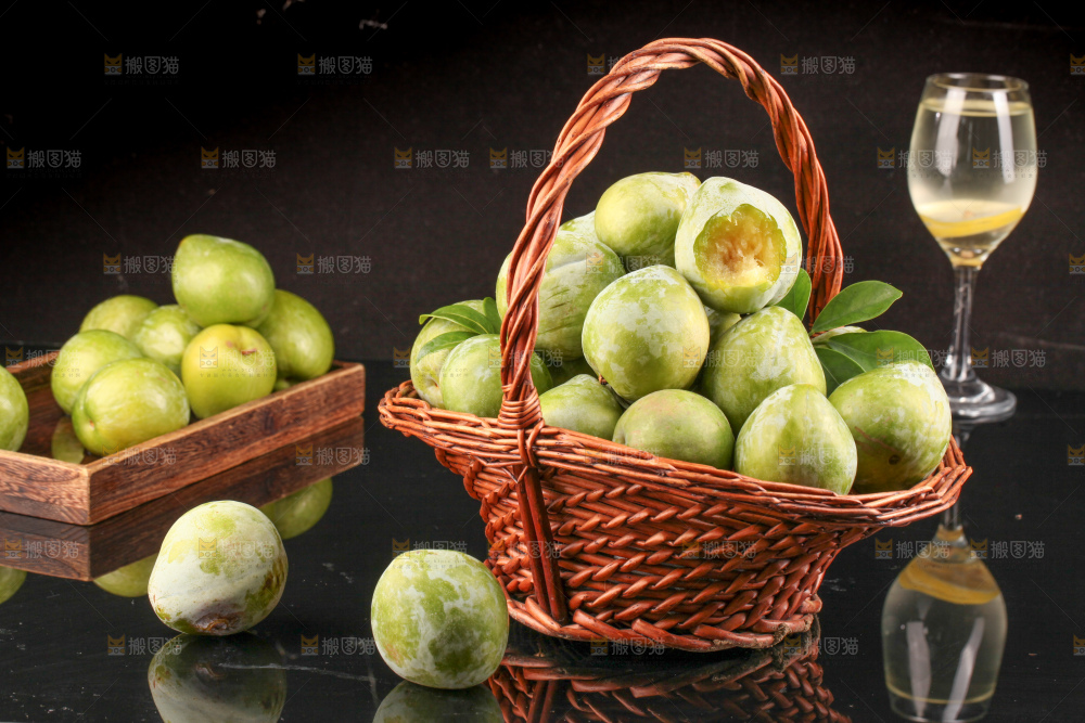 深底上的新鲜奈李