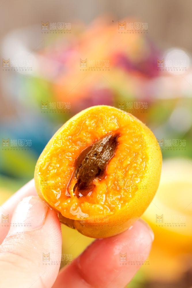 深底上的小红杏