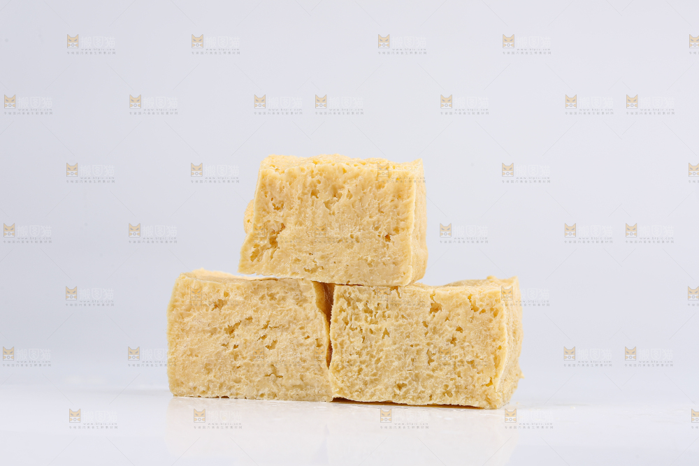 白底上的冻豆腐
