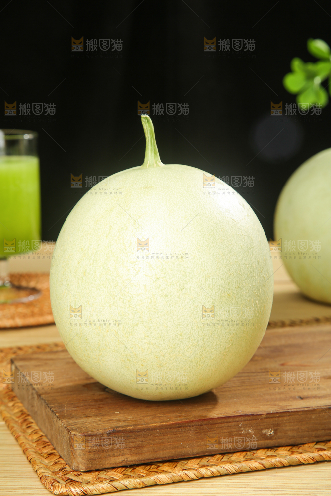 木底上的玉菇甜瓜