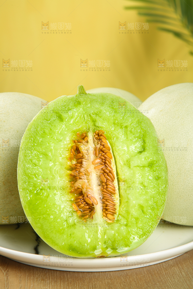 木底上的玉菇甜瓜