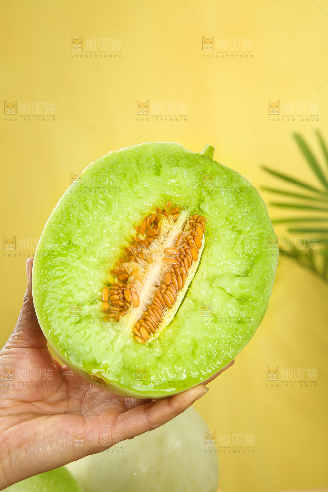木底上的玉菇甜瓜