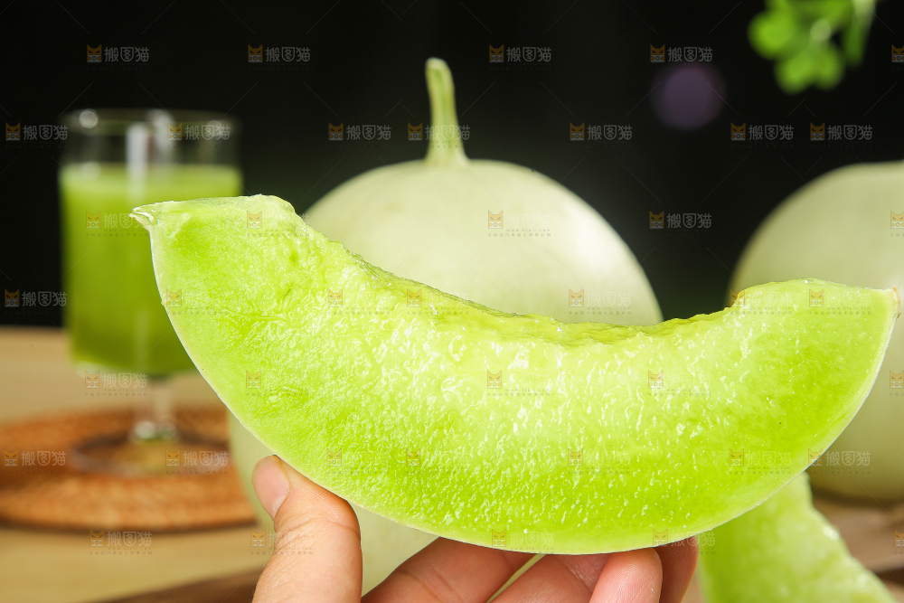 木底上的玉菇甜瓜