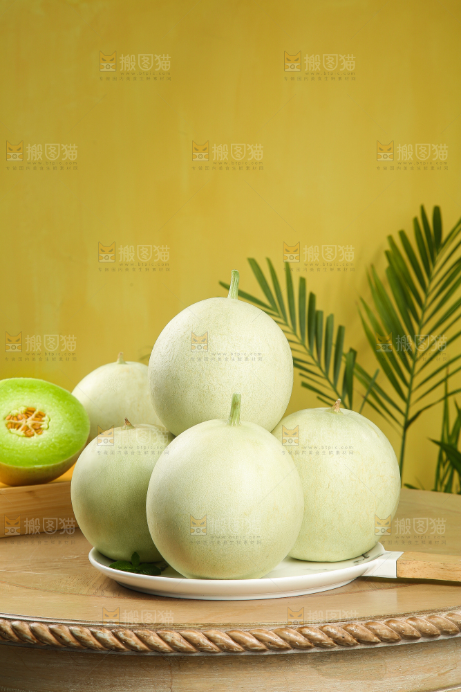 木底上的玉菇甜瓜