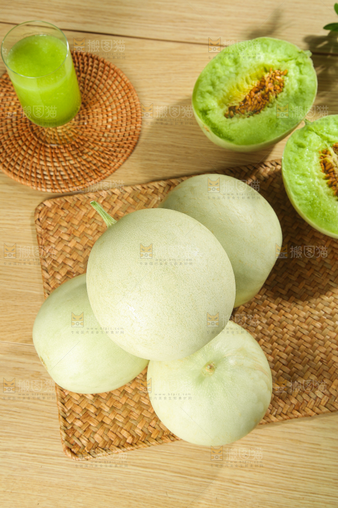 木底上的玉菇甜瓜