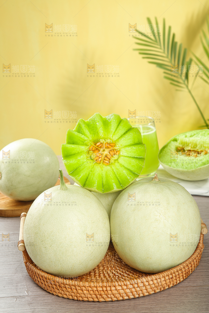 木底上的玉菇甜瓜