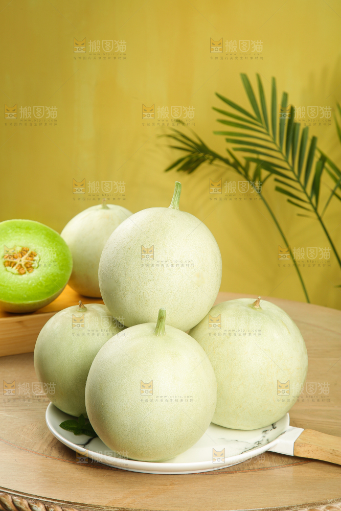 木底上的玉菇甜瓜