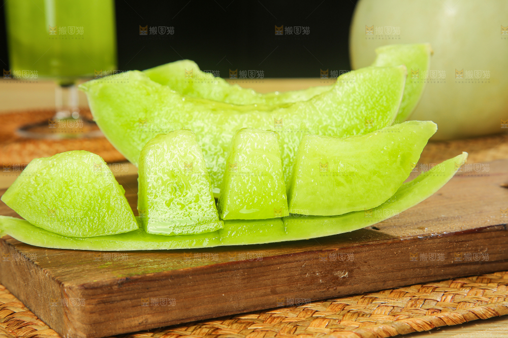 木底上的玉菇甜瓜
