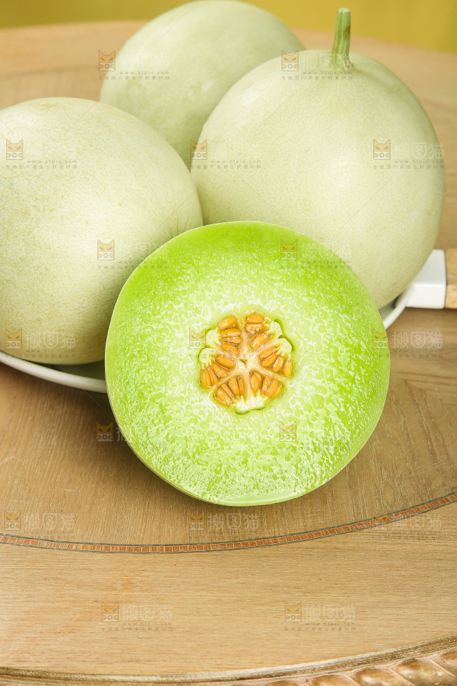 木底上的玉菇甜瓜