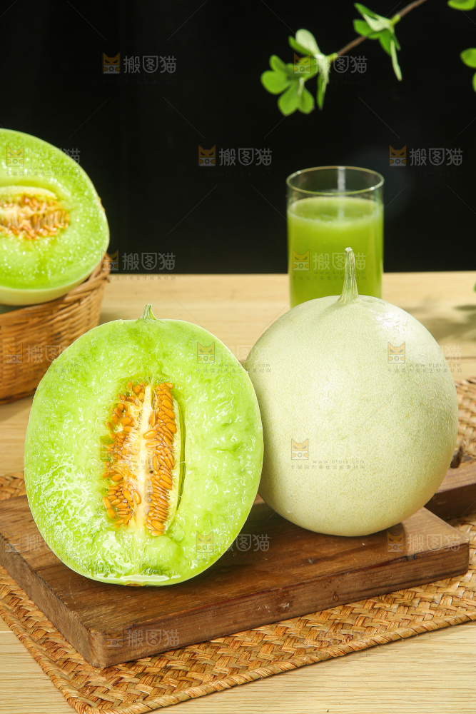 木底上的玉菇甜瓜