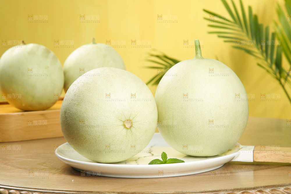 木底上的玉菇甜瓜