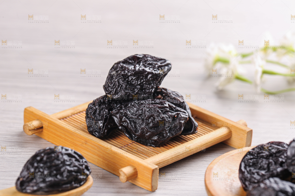 浅底上的西梅干