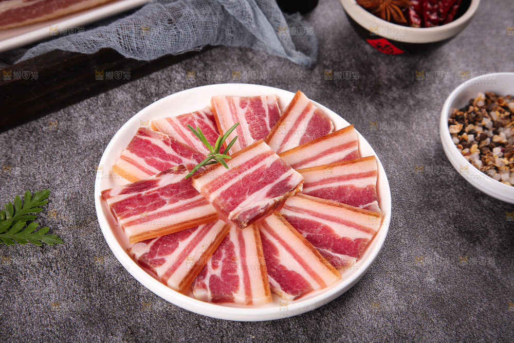 深底上的五花咸肉