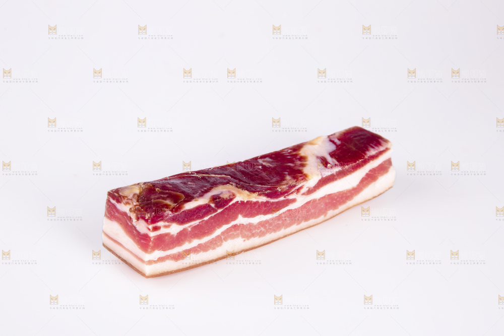 白底上的五花咸肉