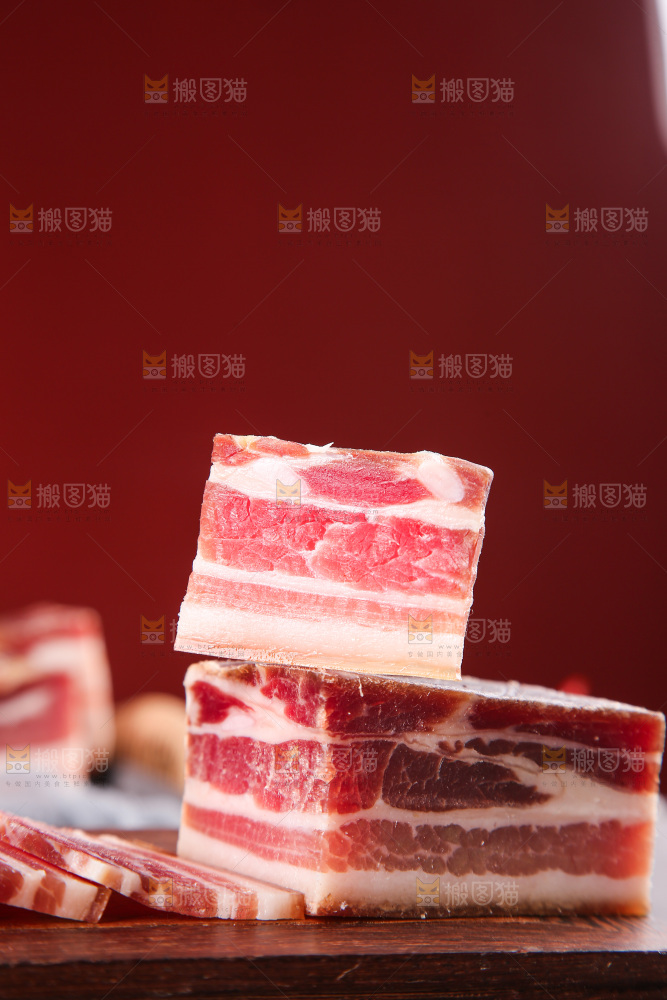 深底上的五花咸肉