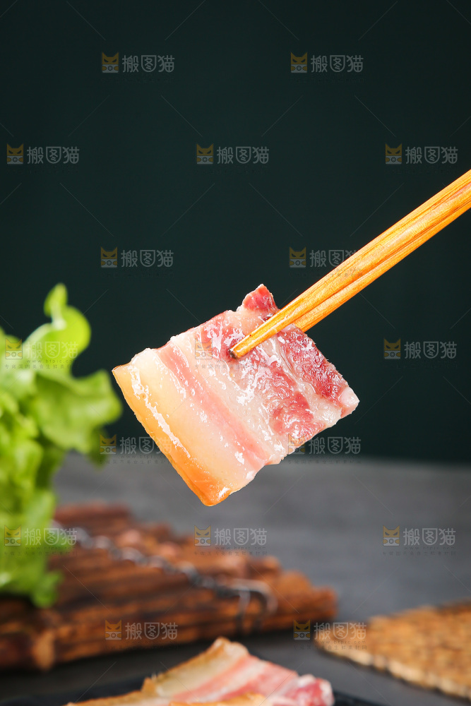 深底上的五花咸肉