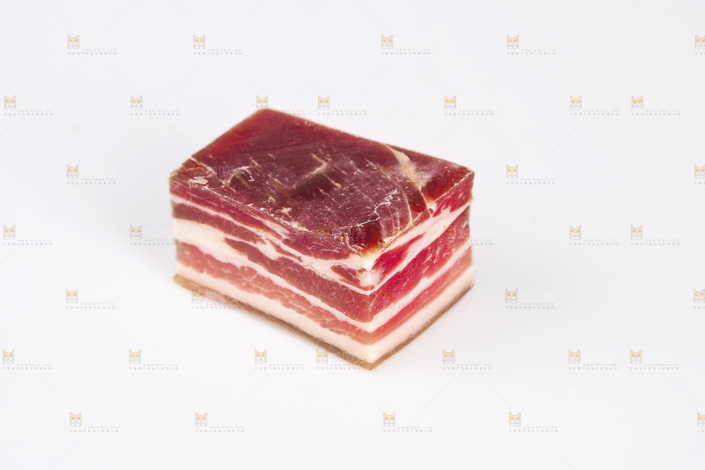 白底上的五花咸肉