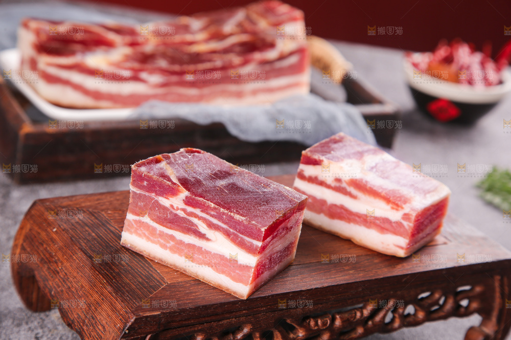 深底上的五花咸肉