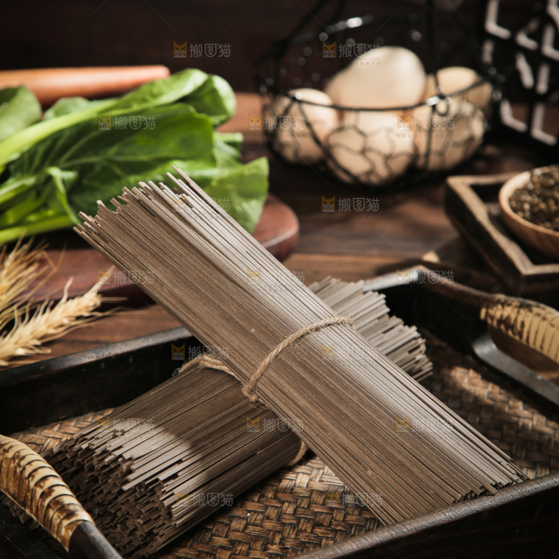深底上的荞麦面