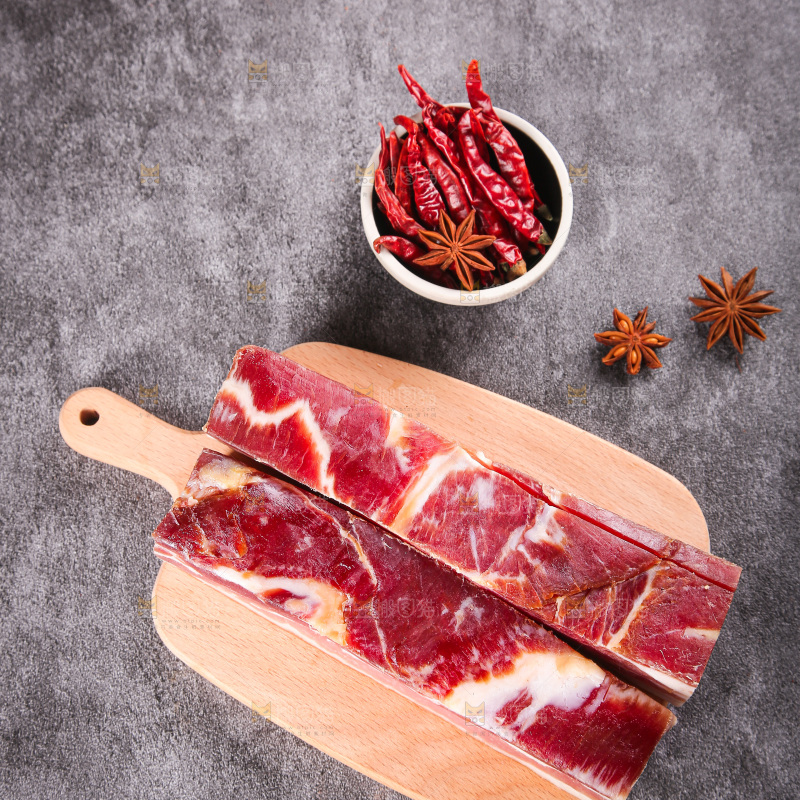 深底上的五花咸肉