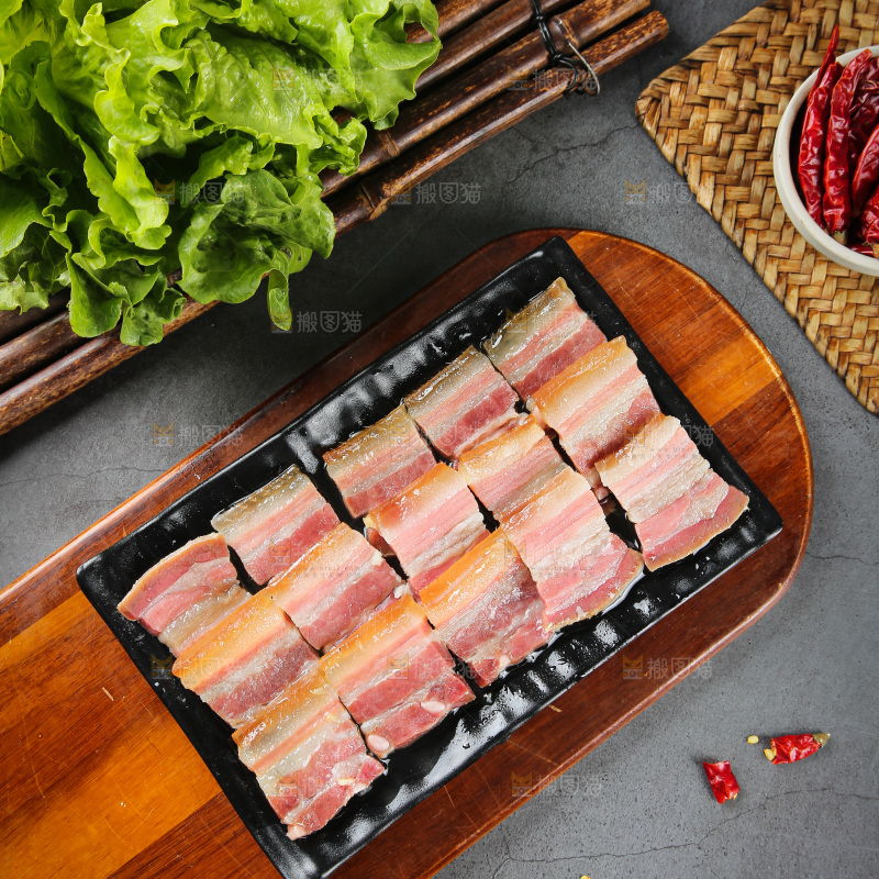 深底上的五花咸肉