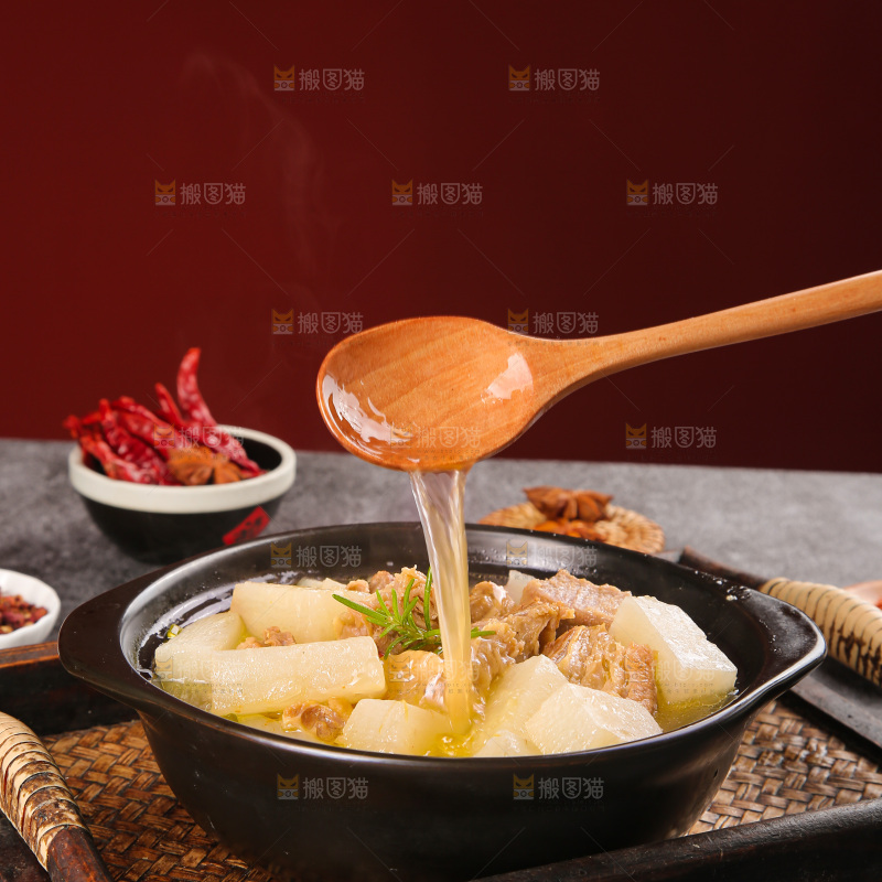 碗里的萝卜炖牛腩