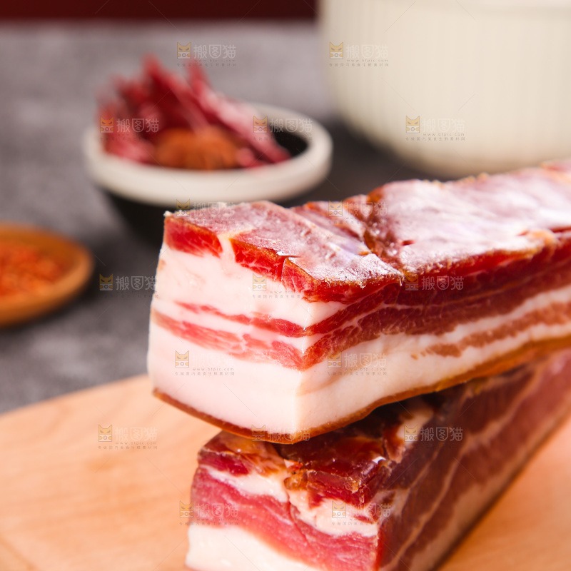 深底上的五花咸肉
