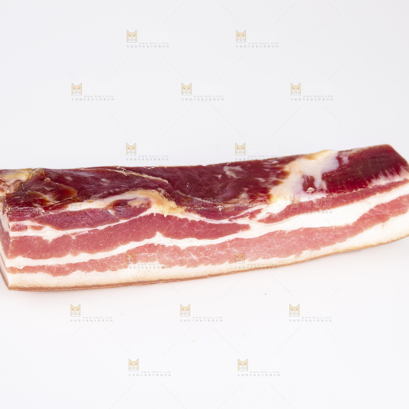 白底上的五花咸肉