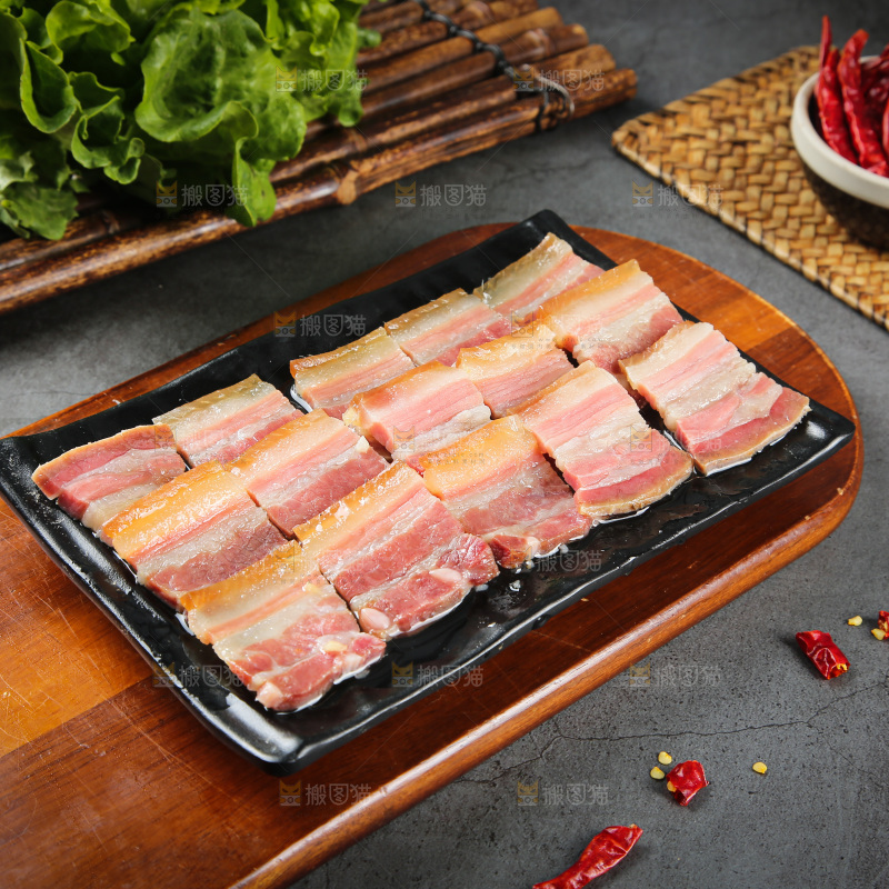 深底上的五花咸肉