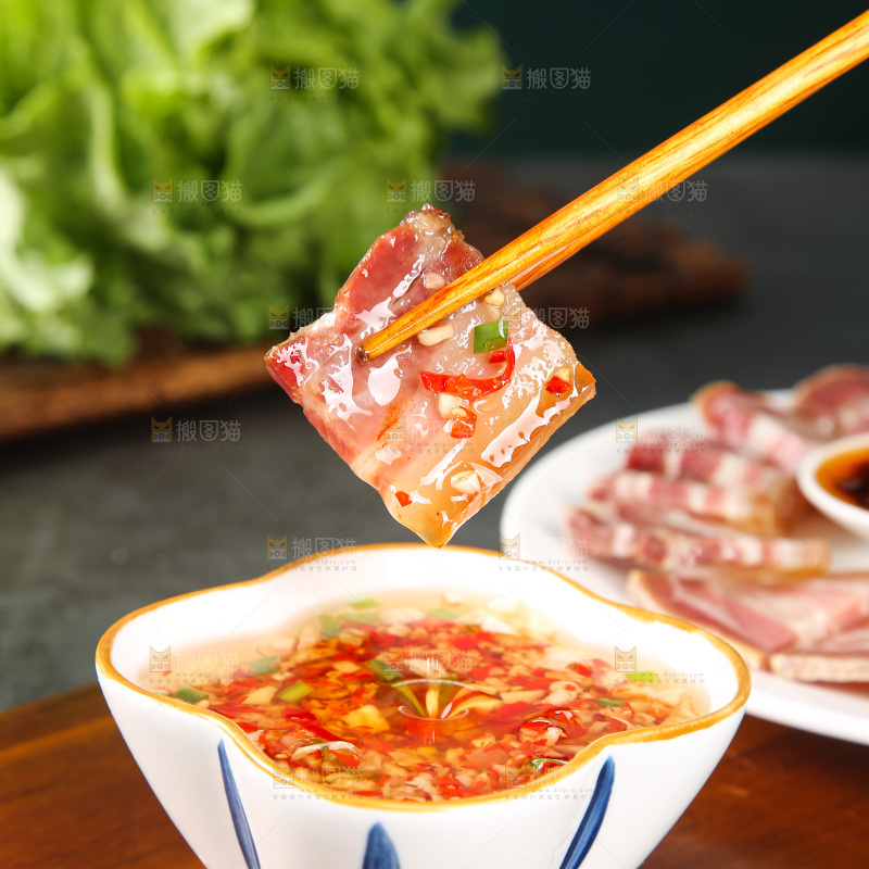 盘子里的咸腊肉