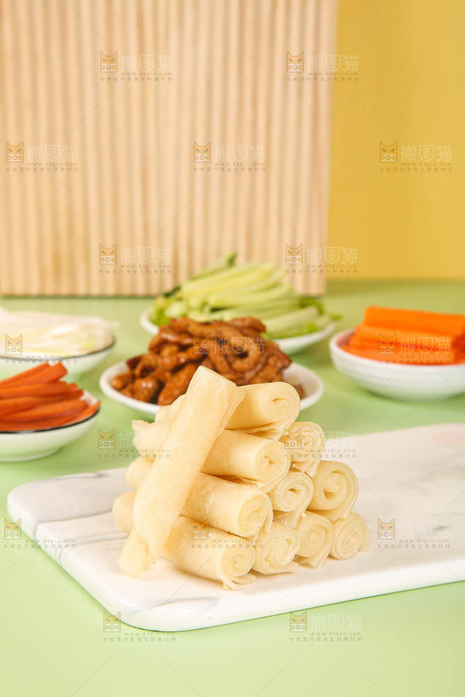 浅底上的卷饼